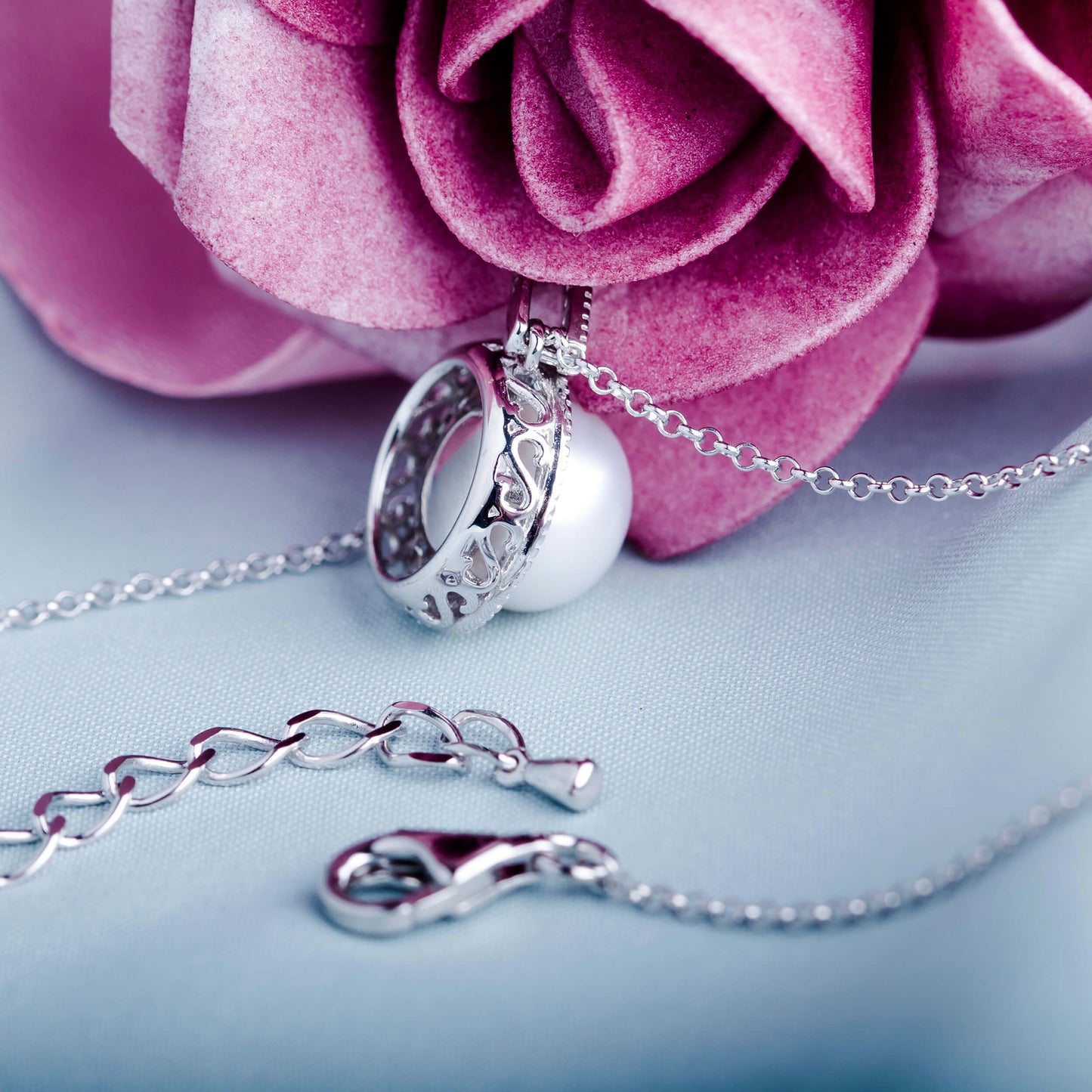 Molah 925 Silver Cultured Freshwater Pearl and Cubic Zirconia Halo Necklace