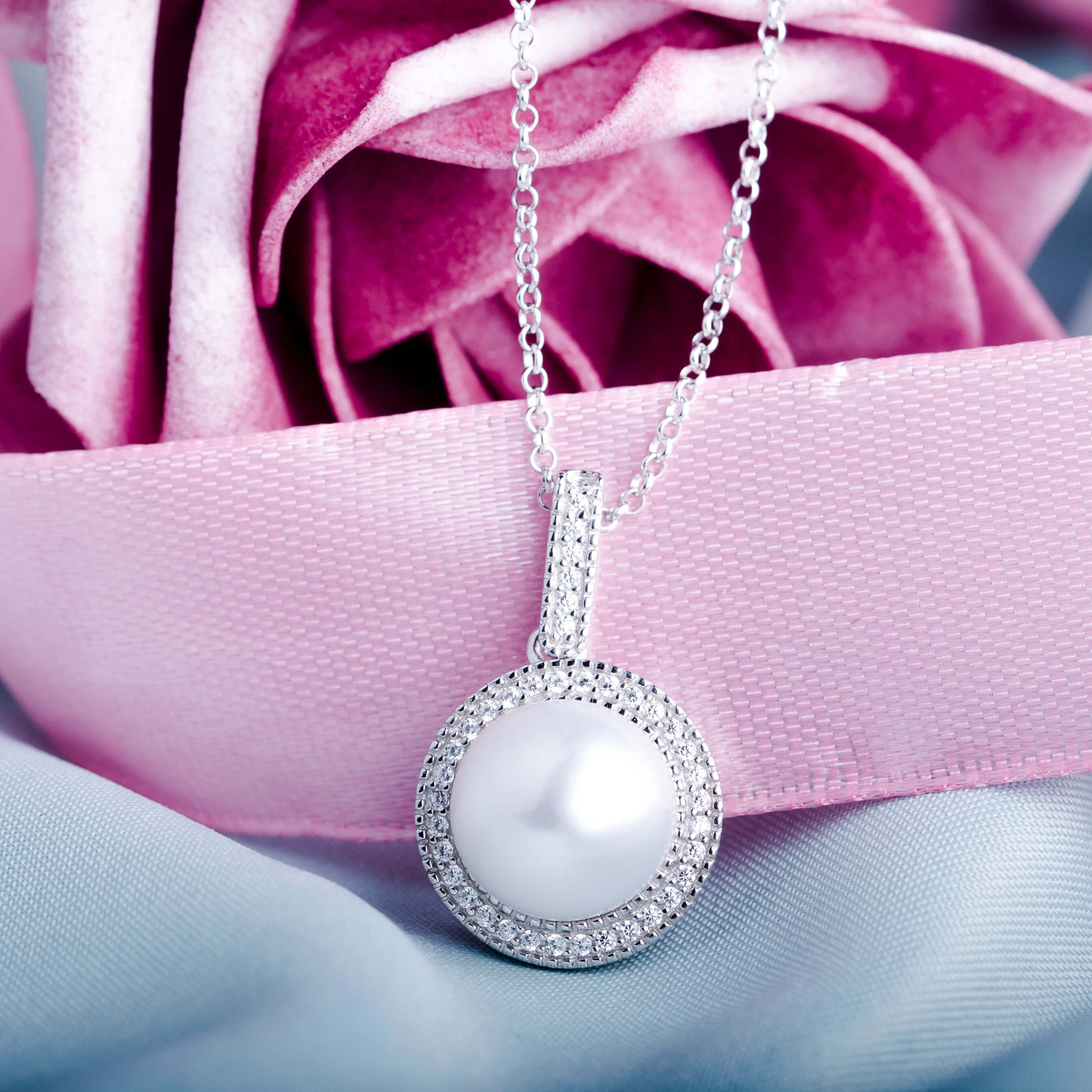 Molah 925 Silver Cultured Freshwater Pearl and Cubic Zirconia Halo Necklace