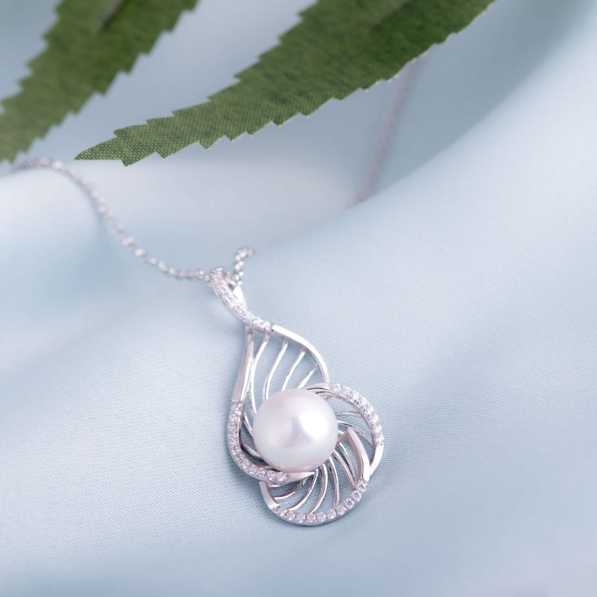 Molah 925 Silver Cultured Freshwater Pearl and Cubic Zirconia Swirl Pendant Necklace for Women