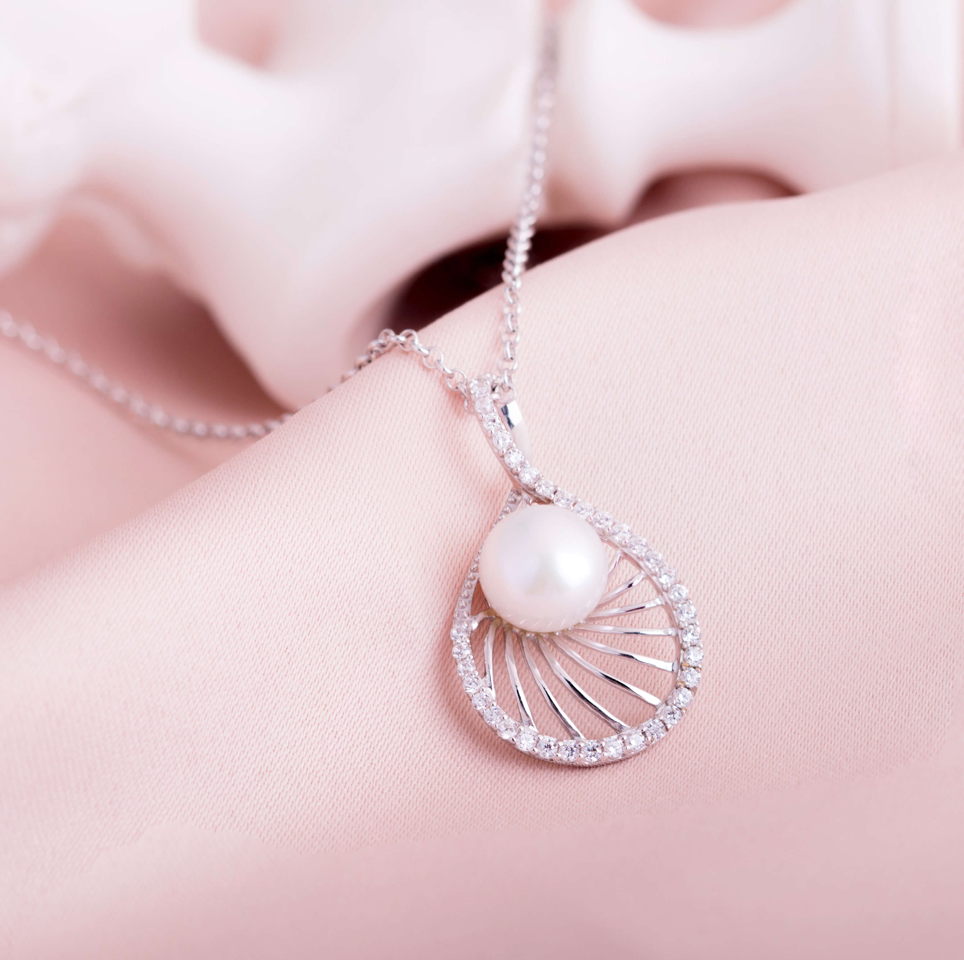 Molah 925 Silver Cultured Freshwater Pearl and Cubic Zirconia Swirl Teardrop Pendant Necklace
